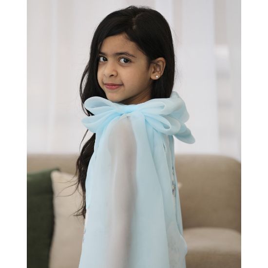 صورة فستان بناتي سماوي مشجر بفيونكات فراشة وذيل طويل | تصميم ملكي - 1198